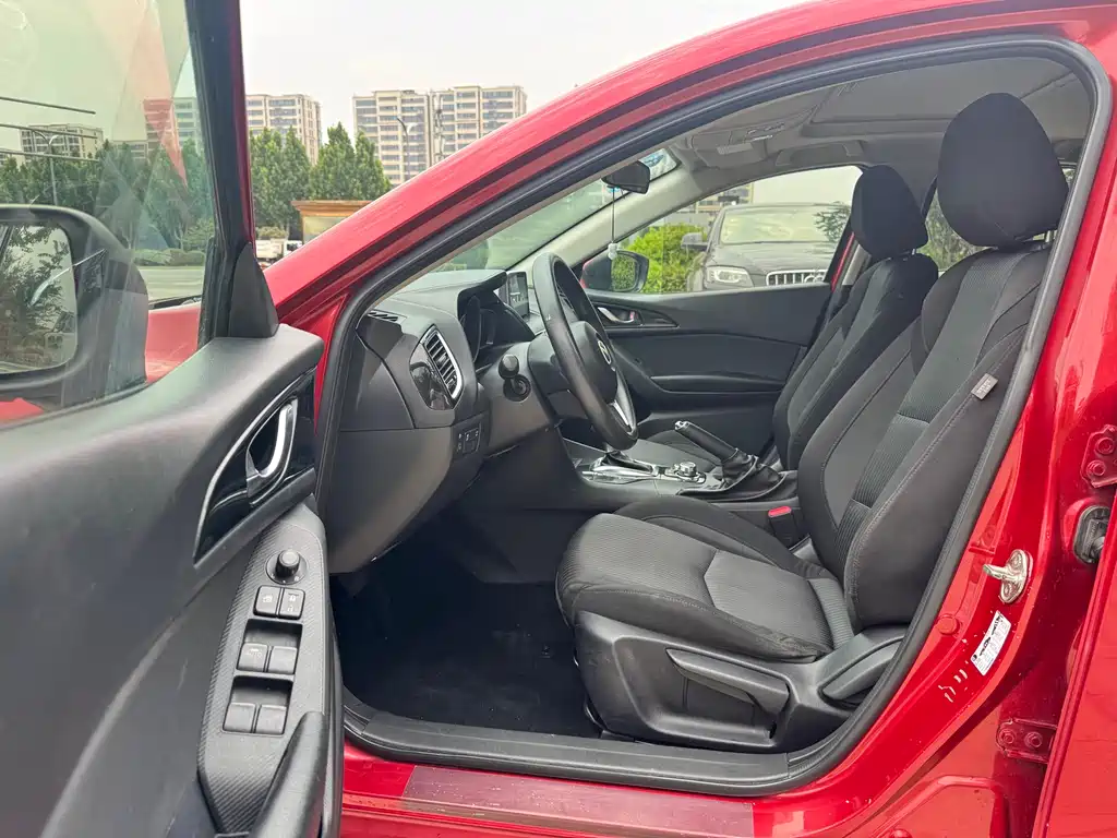 Mazda 3 Axela Sedan 1.5 L Auto Luxury