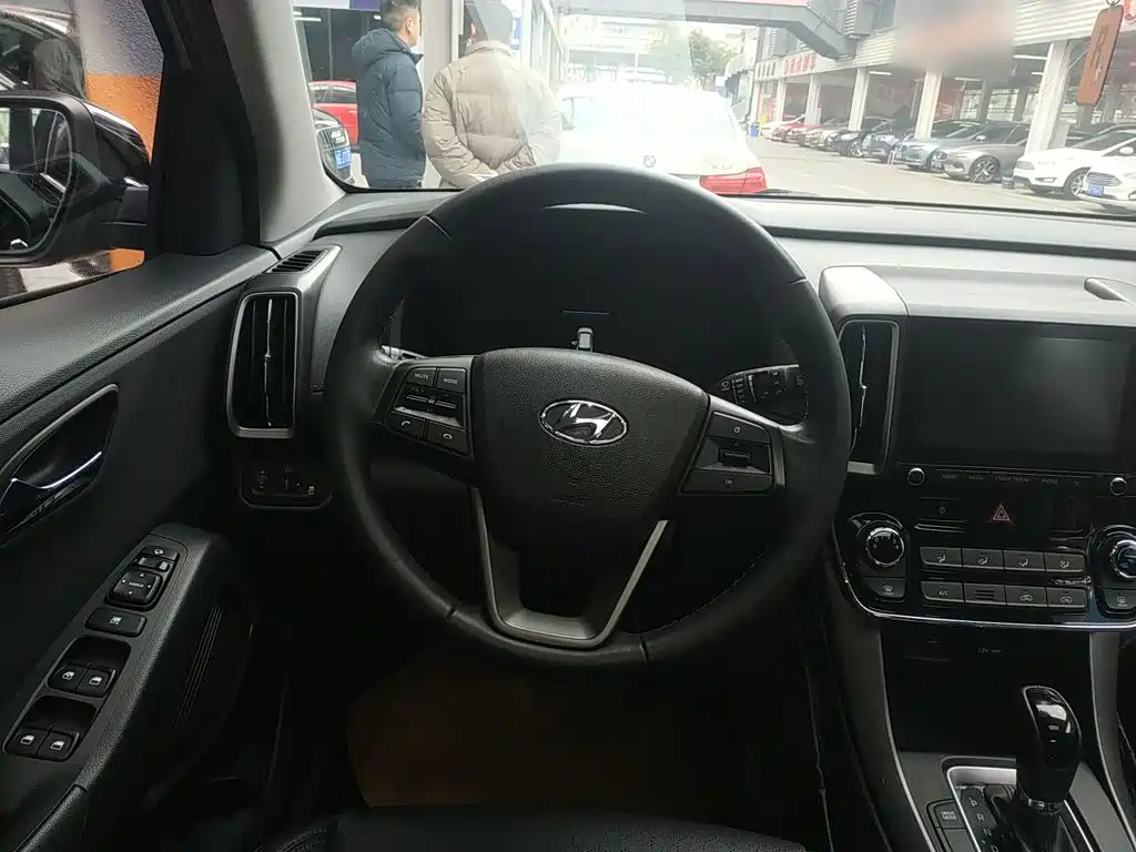 Hyundai ix35 2.0 L Auto 2 WD Brave · Smooth Enjoyment