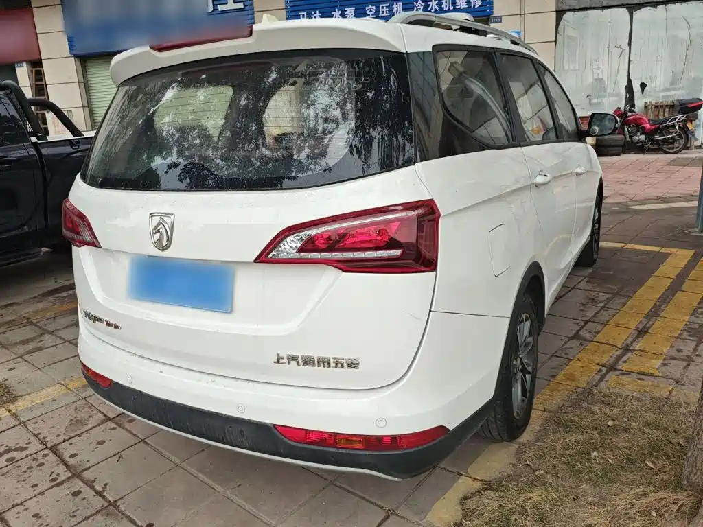 Baojun 730 1.5 T CVT Fashion 7-seat CN-VI