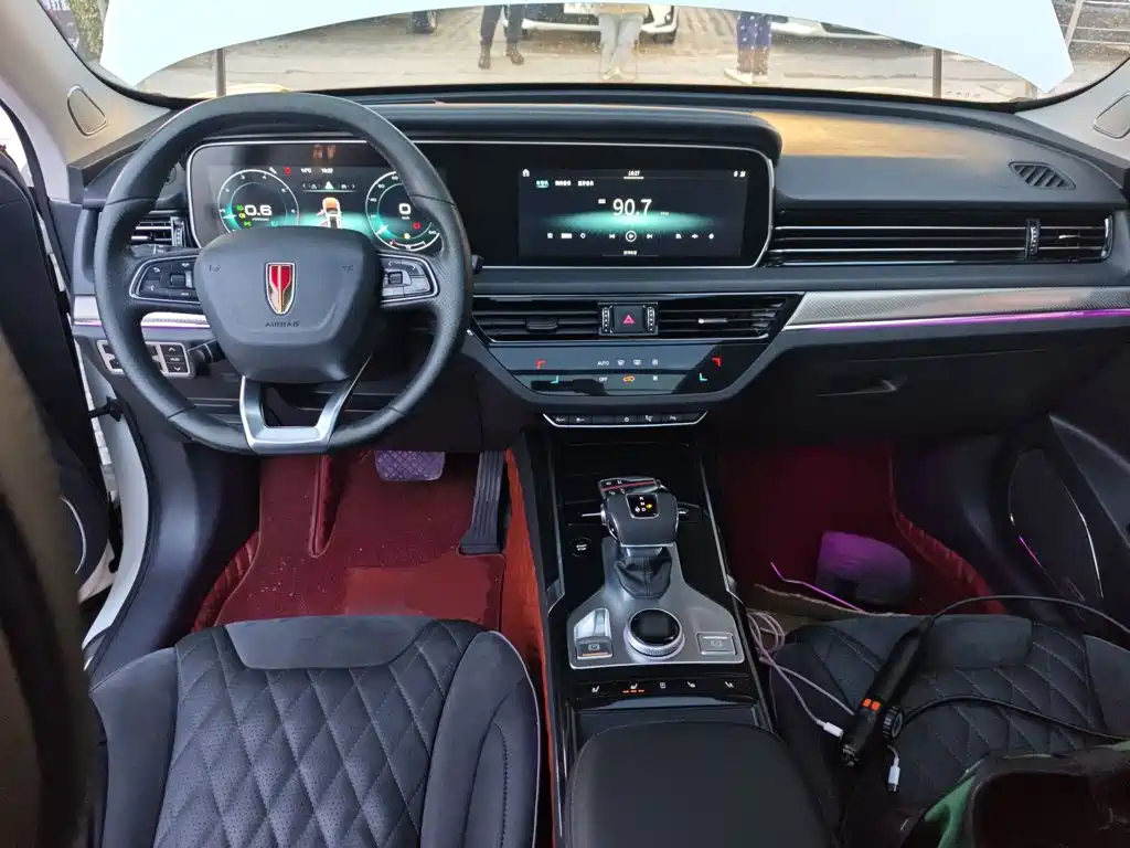 Hongqi HS5 2.0 T Connected Flagship Enjoyment