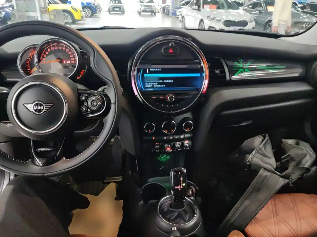 MINI 1.5 T COOPER Artist