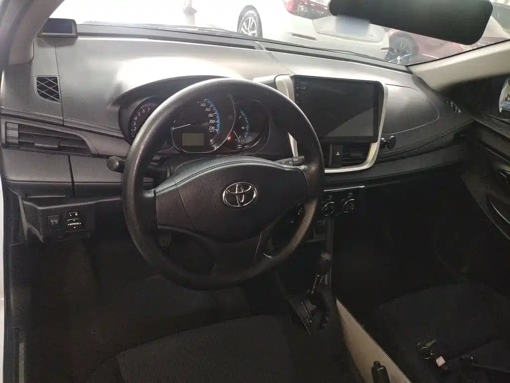 YARiS L Zhixuan 1.5 E CVT Charm Motion CN-VI