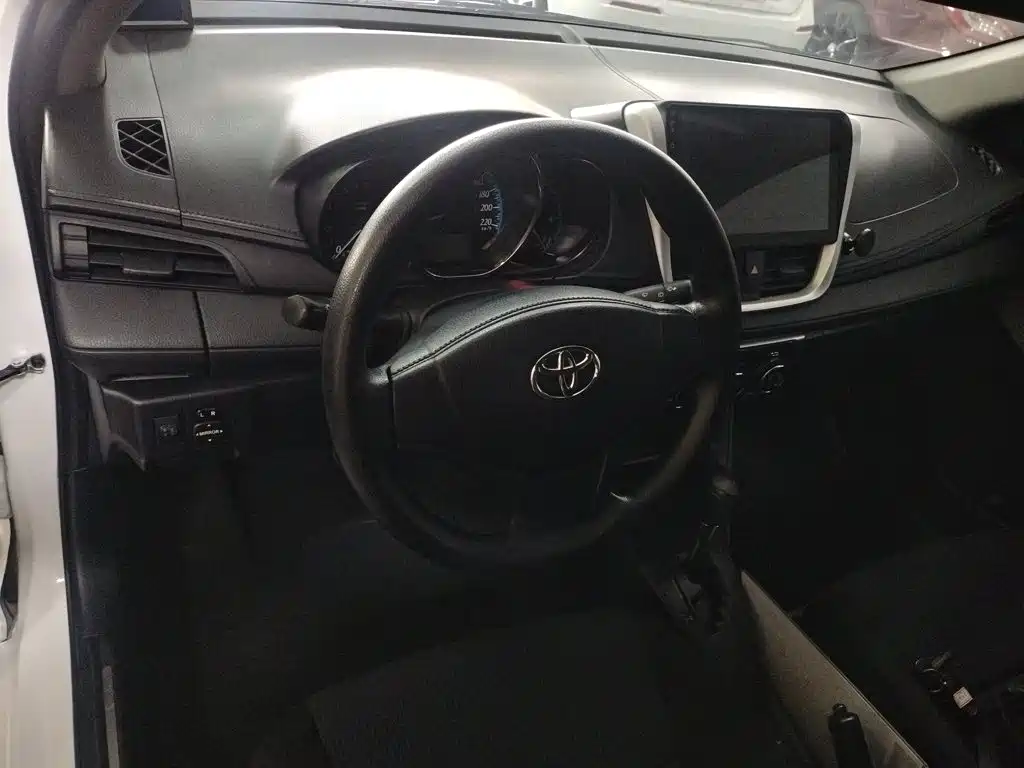 YARiS L Zhixuan 1.5 E CVT Charm Motion CN-VI