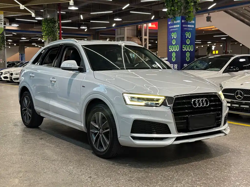 Audi Q3 30 TFSI Fashion Collector