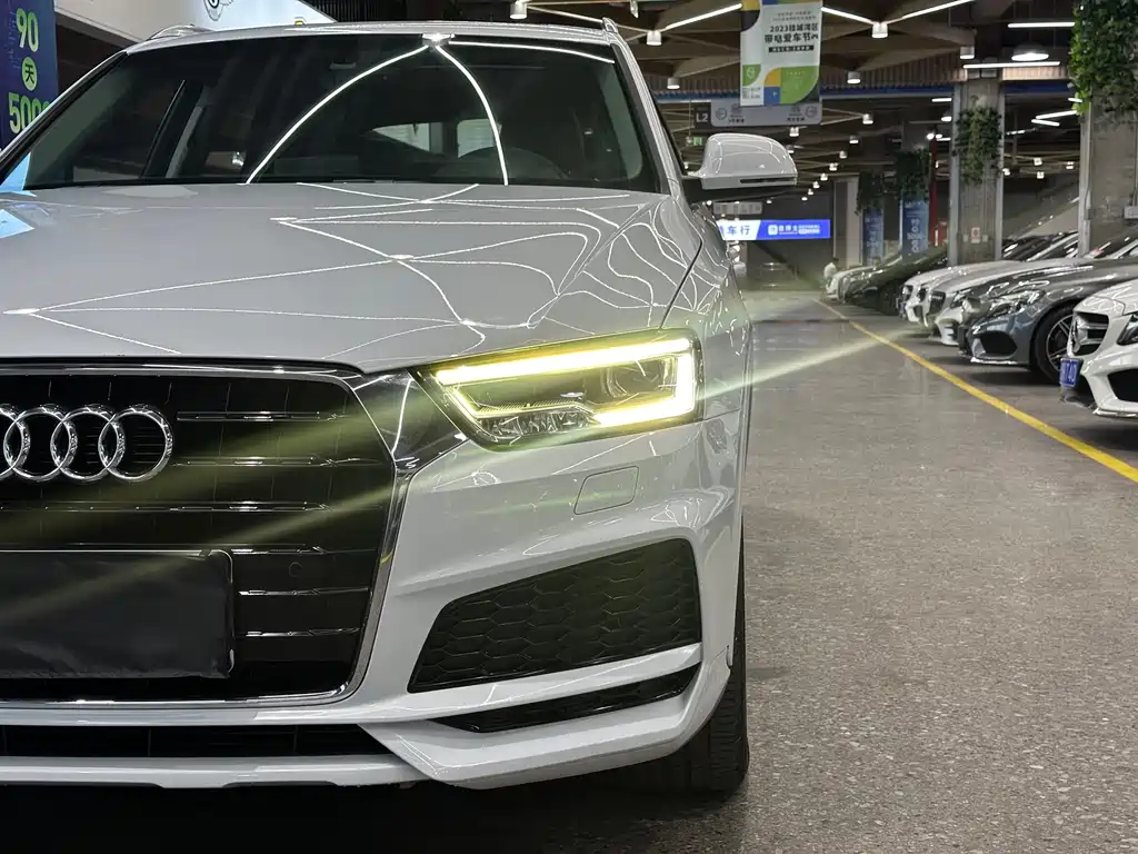 Audi Q3 30 TFSI Fashion Collector