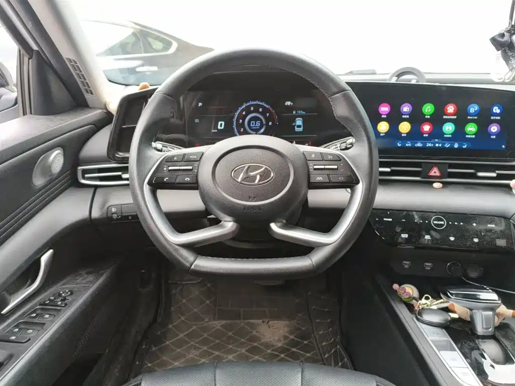 Elantra 1.5 L CVT LUX Distinguished