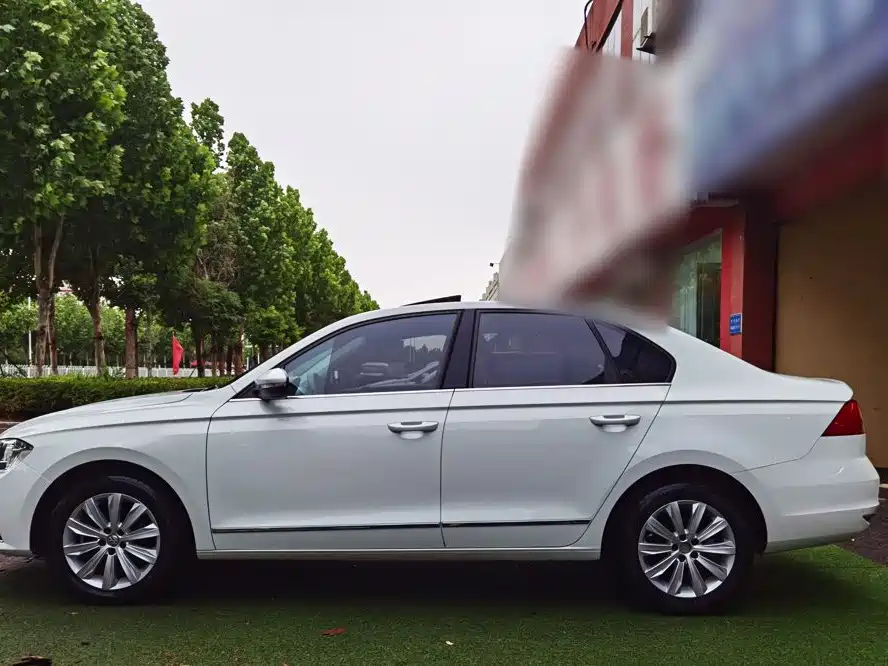 Bora 1.6 L Auto Comfort