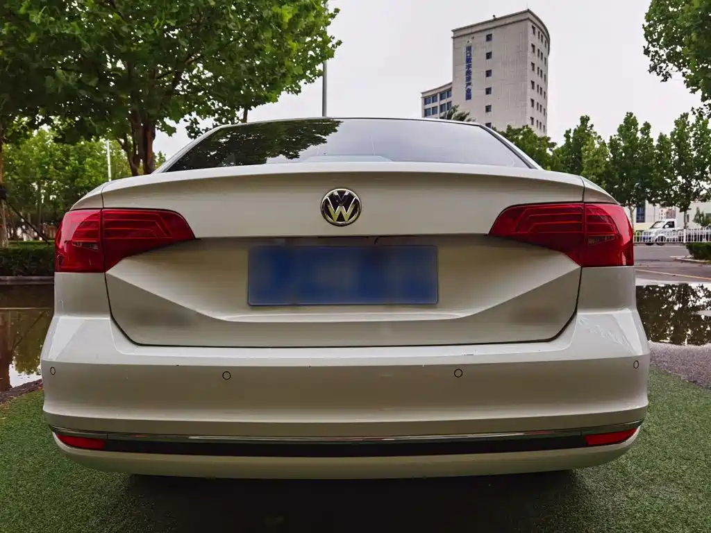 Bora 1.6 L Auto Comfort