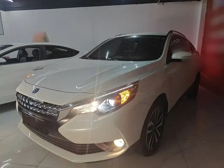 Venucia T90 2.0 L CVT Connected Smart Style CN-VI