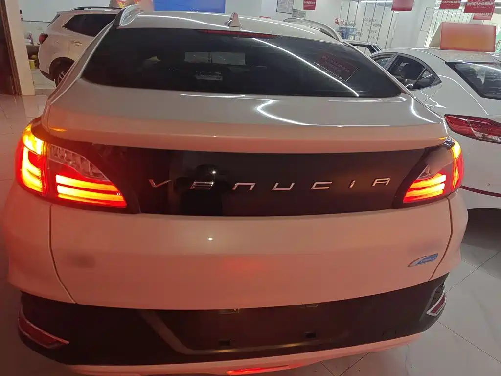 Venucia T90 2.0 L CVT Connected Smart Style CN-VI