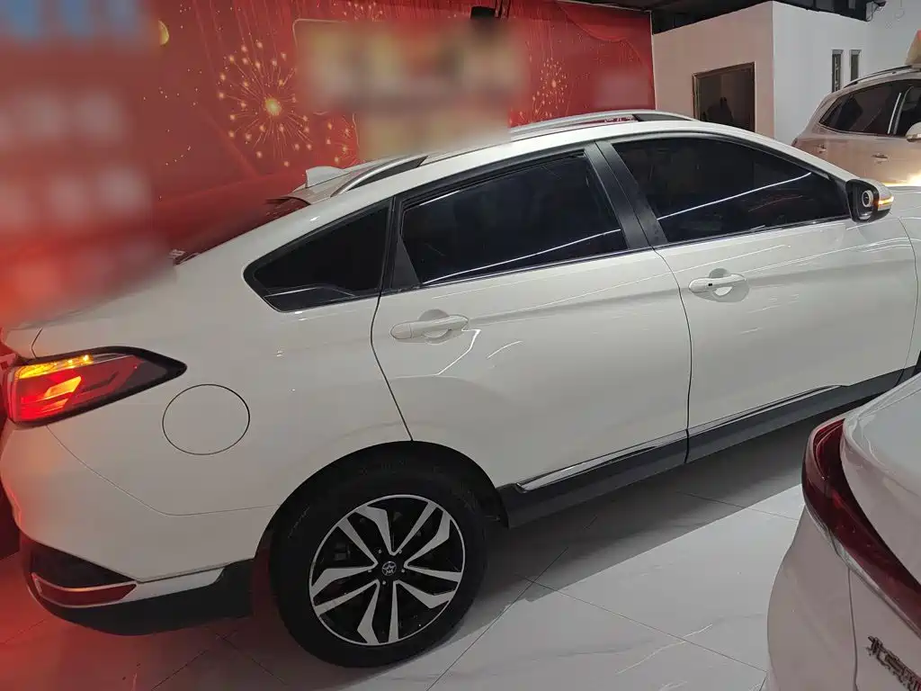 Venucia T90 2.0 L CVT Connected Smart Style CN-VI
