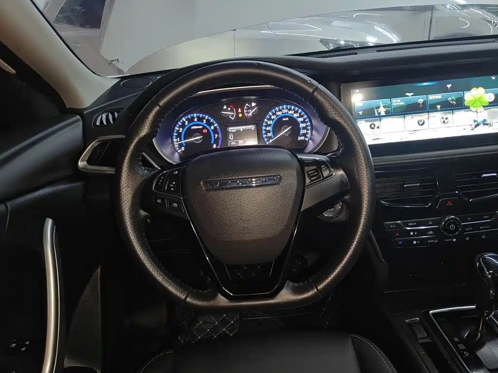 Venucia T90 2.0 L CVT Connected Smart Style CN-VI