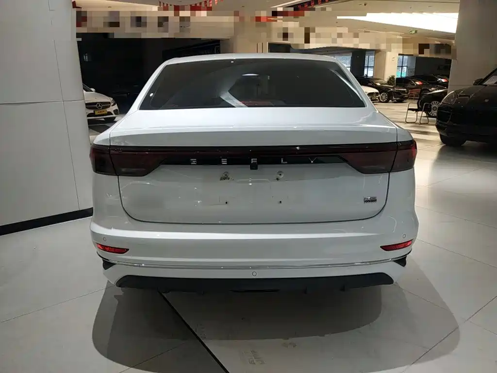 Emgrand 4 th Gen 1.5 L CVT Flagship