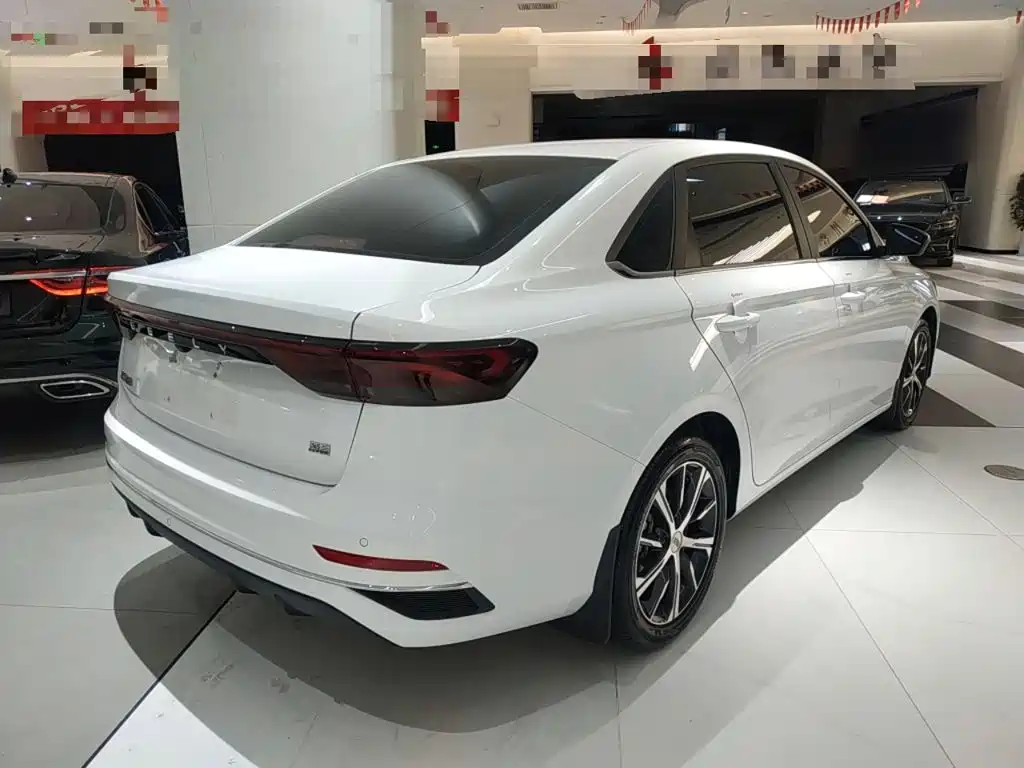 Emgrand 4 th Gen 1.5 L CVT Flagship