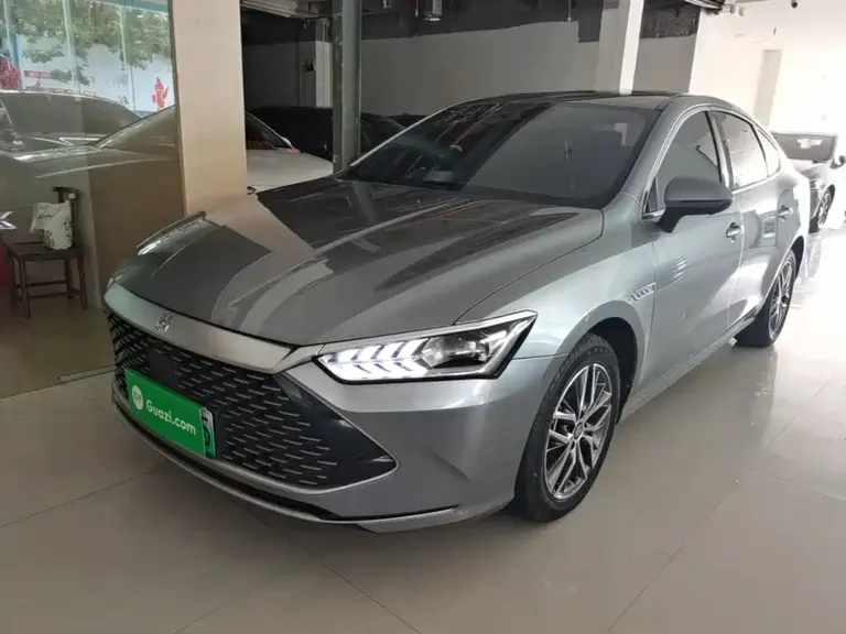 BYD Qin PLUS DM-i 120 KM Flagship