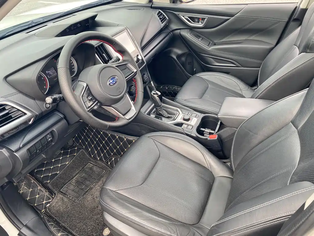 Forester 2.0 i Luxury