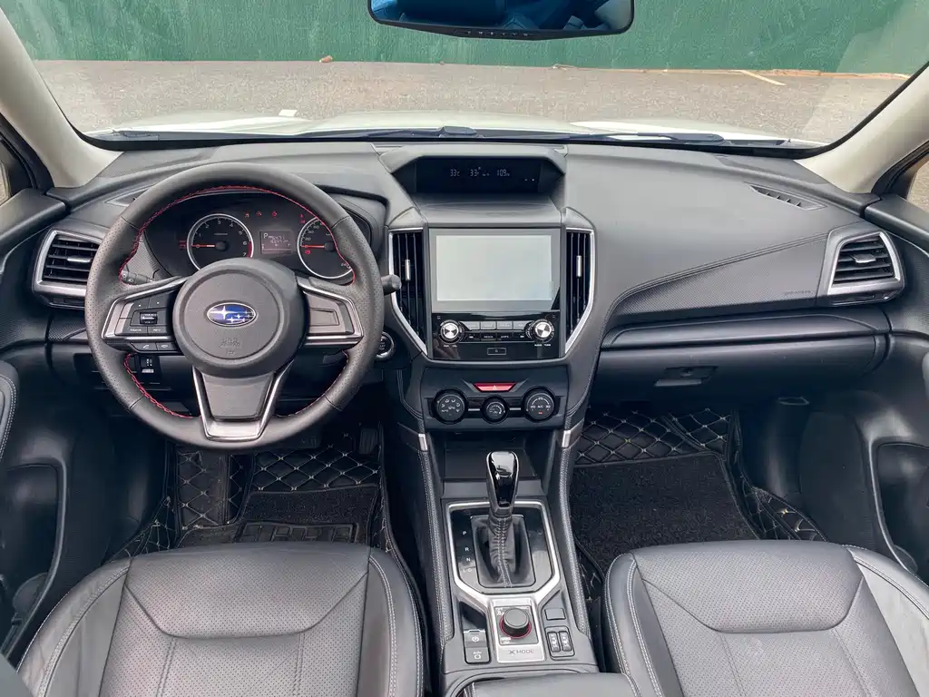 Forester 2.0 i Luxury
