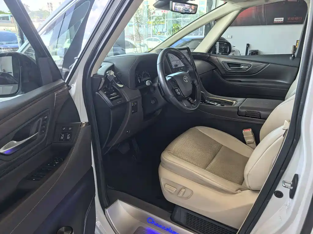 Alphard Dual Engine 2.5 L Premium Enjoyment