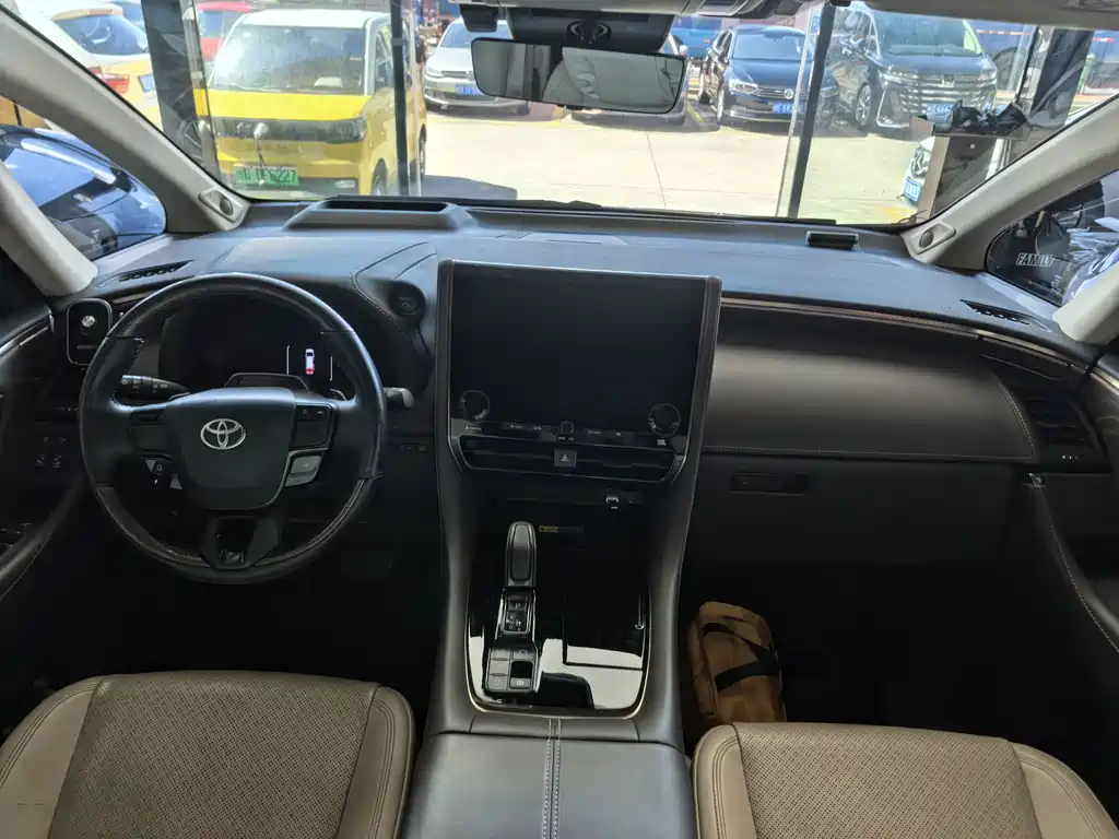Alphard Dual Engine 2.5 L Premium Enjoyment