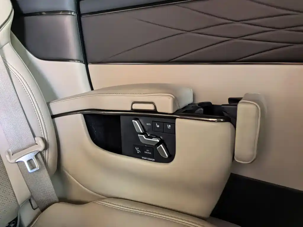 Alphard Dual Engine 2.5 L Premium Enjoyment