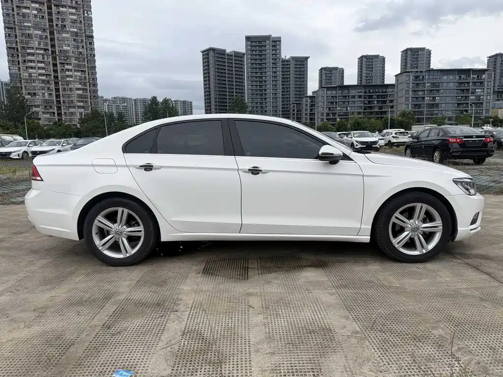 Lamando 280 TSI DSG Comfort