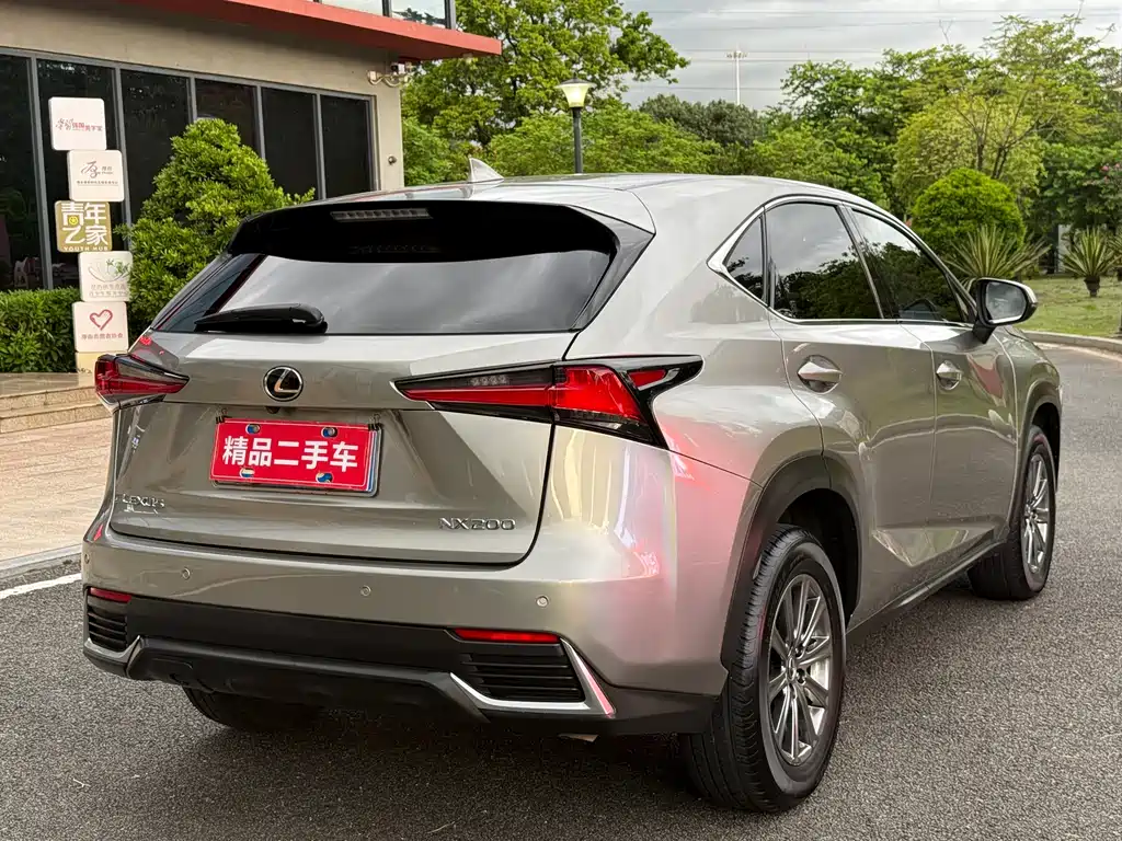 Lexus NX 200 FWD Sharp Travel
