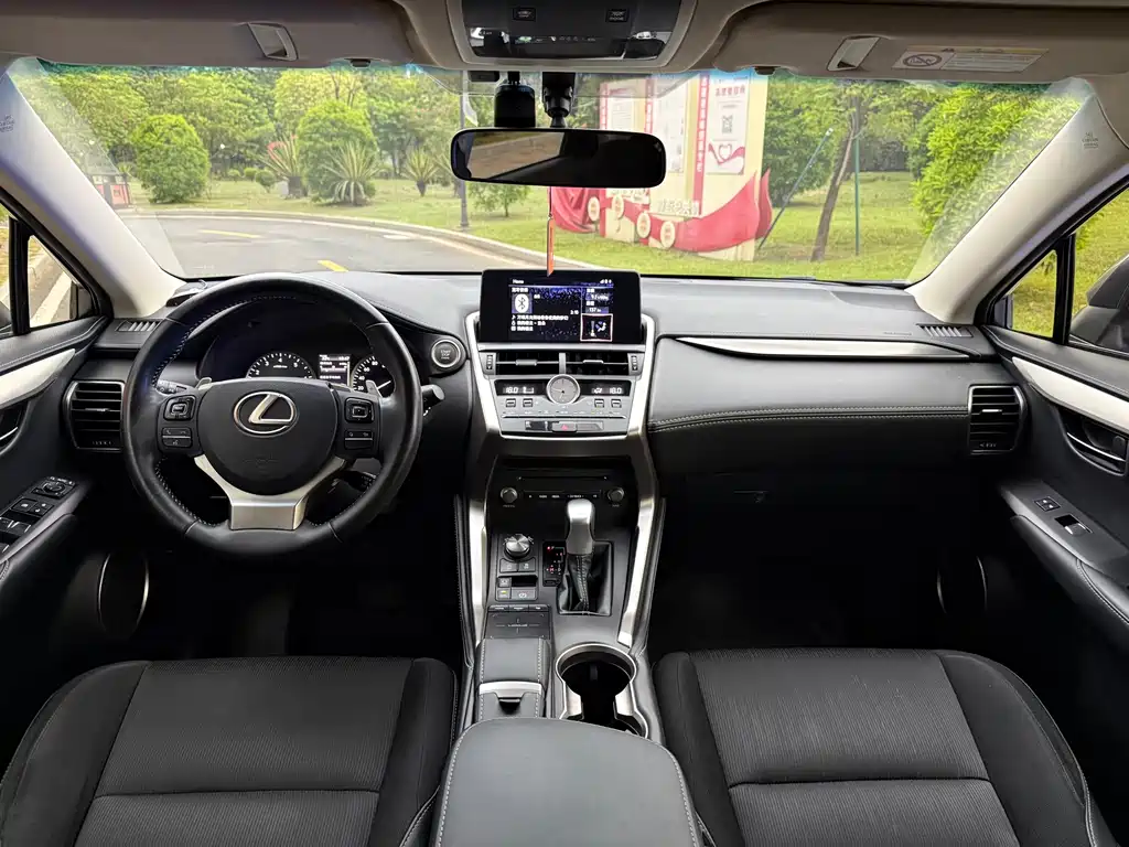 Lexus NX 200 FWD Sharp Travel