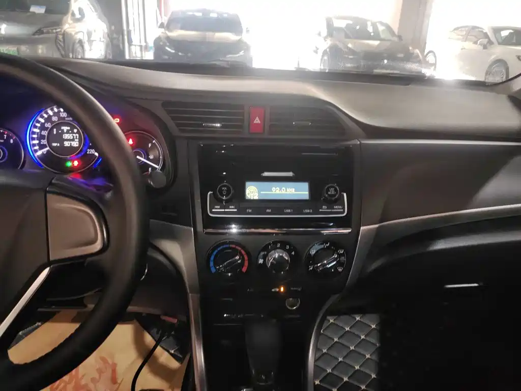 Crider 1.8 L CVT Comfort