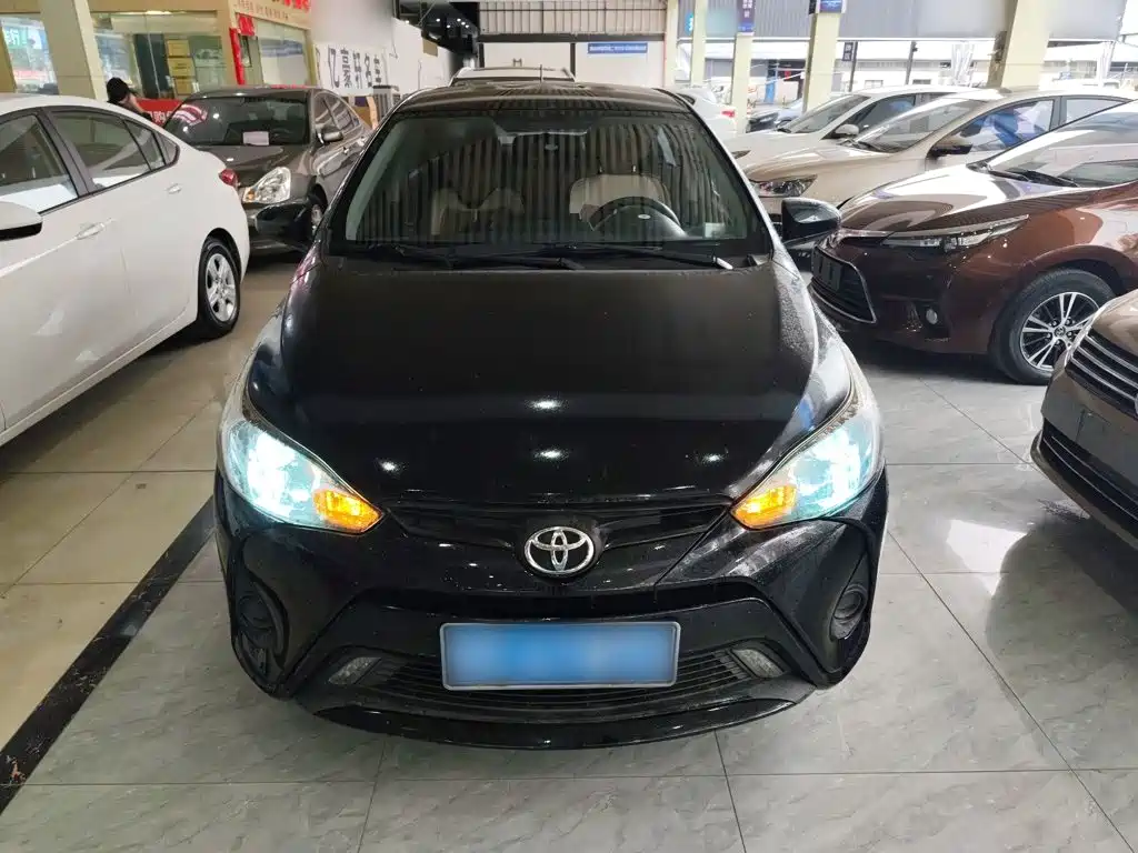YARiS L Zhixiang 1.5 E CVT Charm Motion