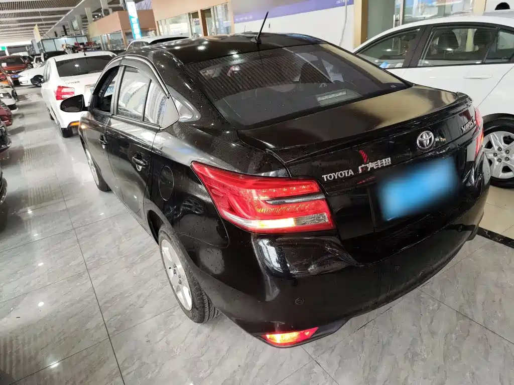 YARiS L Zhixiang 1.5 E CVT Charm Motion