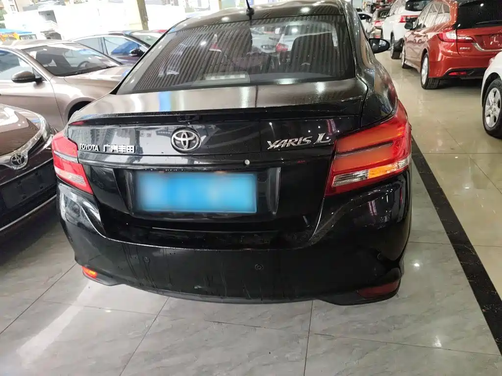 YARiS L Zhixiang 1.5 E CVT Charm Motion