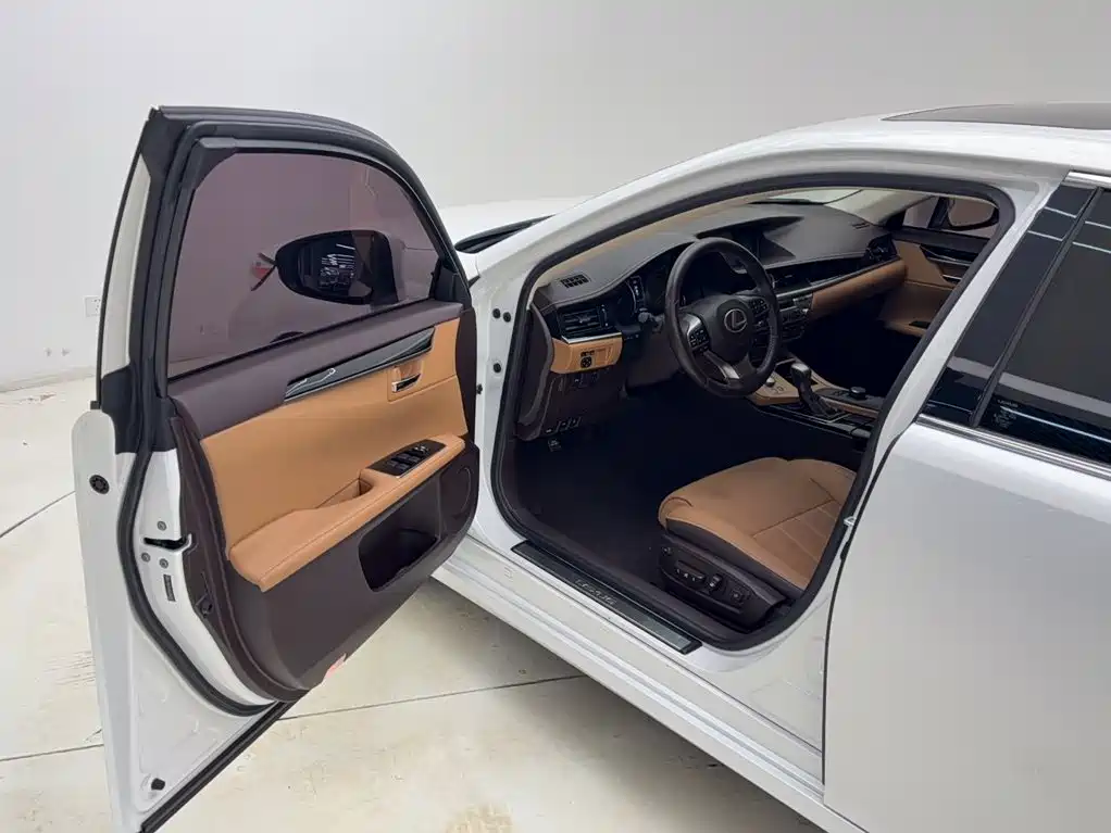Lexus ES 200 Elite