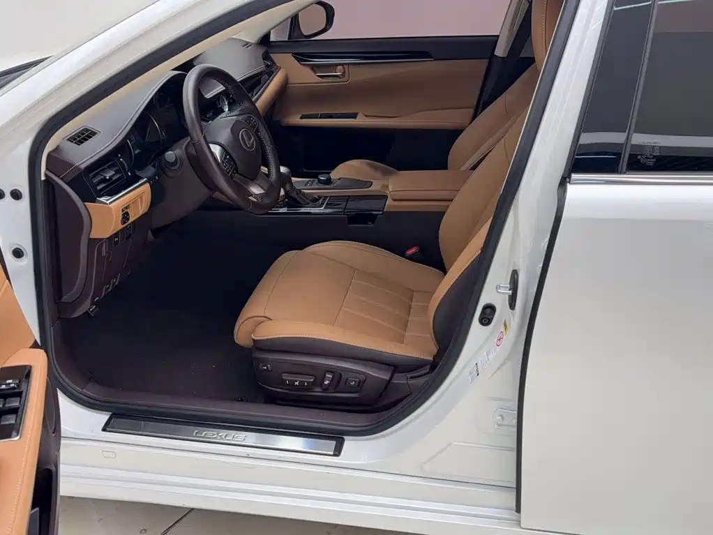 Lexus ES 200 Elite