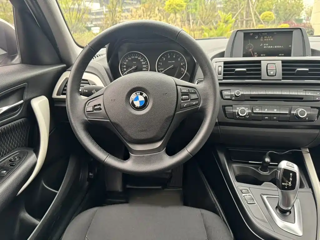 BMW 1 Series (Import) Facelift 116 i Leading