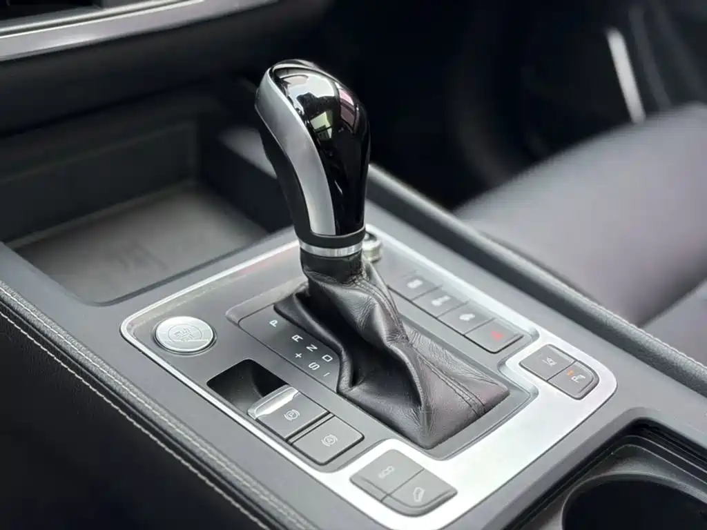 Tang 2.0 T Auto Connected Honored 7-seat CN-V