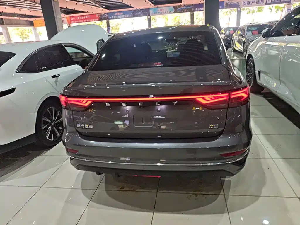Emgrand 4 th Gen 1.5 L CVT Flagship