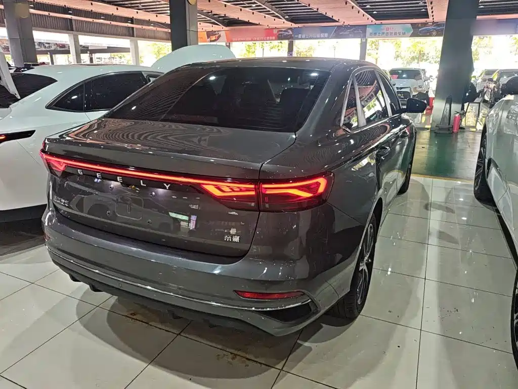 Emgrand 4 th Gen 1.5 L CVT Flagship