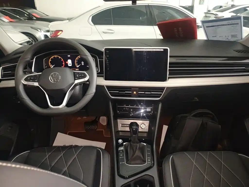 Tiguan L Outstanding 300 TSI Auto 2 WD Dragon