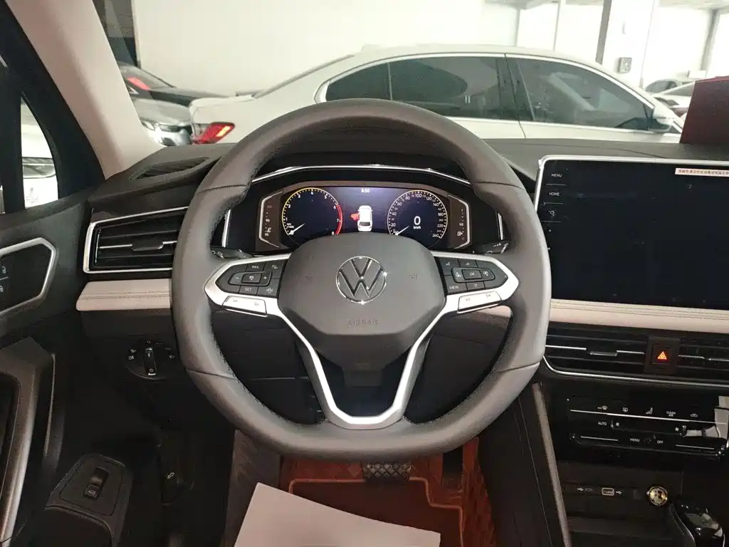 Tiguan L Outstanding 300 TSI Auto 2 WD Dragon