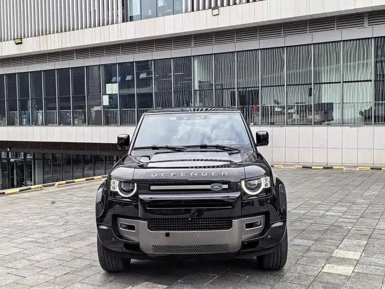 Land Rover Defender 110 3.0 T P400 X-Dynamic HSE