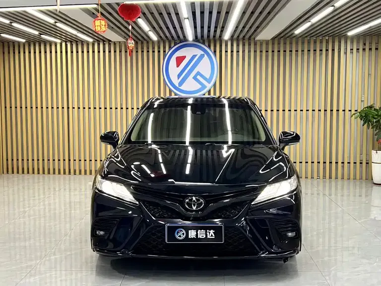 Toyota Camry 2.5 G Luxury CN-V