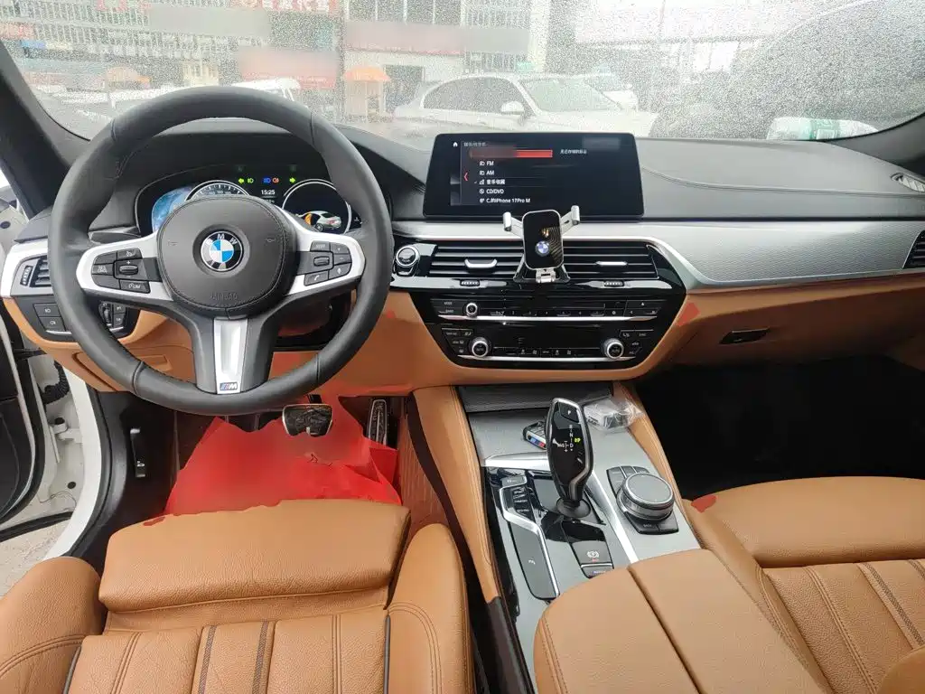 BMW 5 Series (Import) 525 i M Sport Package
