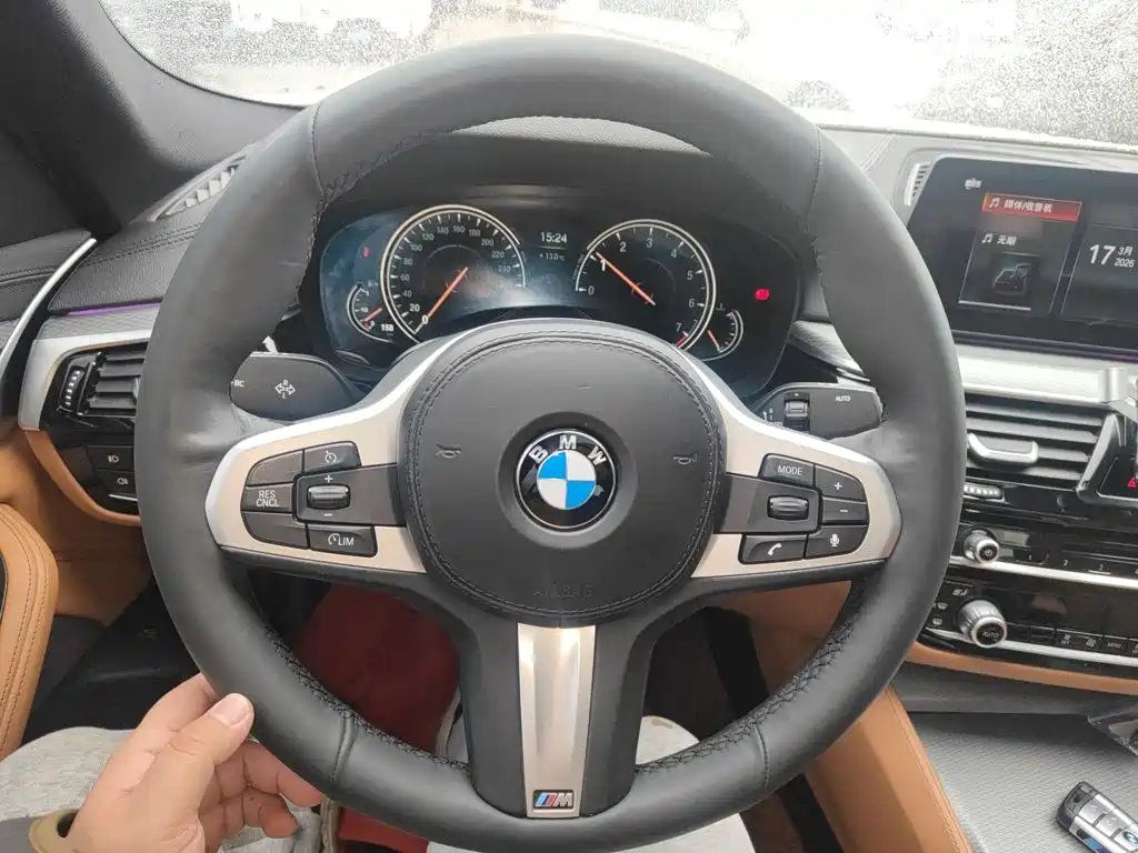 BMW 5 Series (Import) 525 i M Sport Package