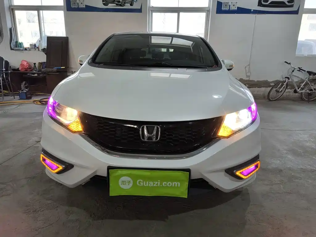 Jade 1.8 L Auto Comfort Elite 5-seat