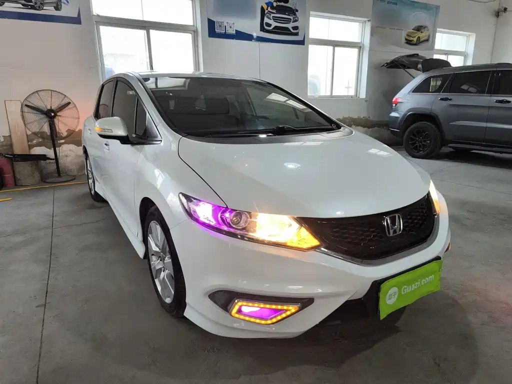 Jade 1.8 L Auto Comfort Elite 5-seat