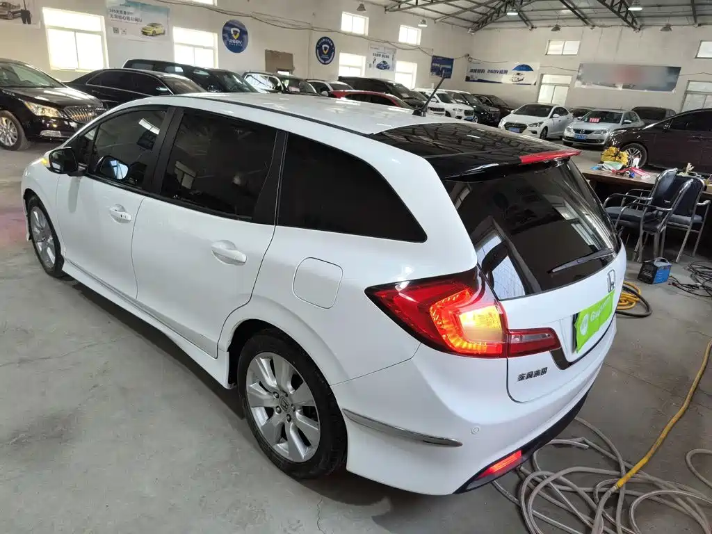 Jade 1.8 L Auto Comfort Elite 5-seat