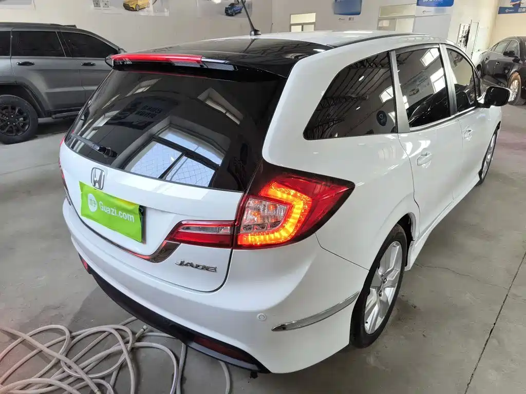 Jade 1.8 L Auto Comfort Elite 5-seat