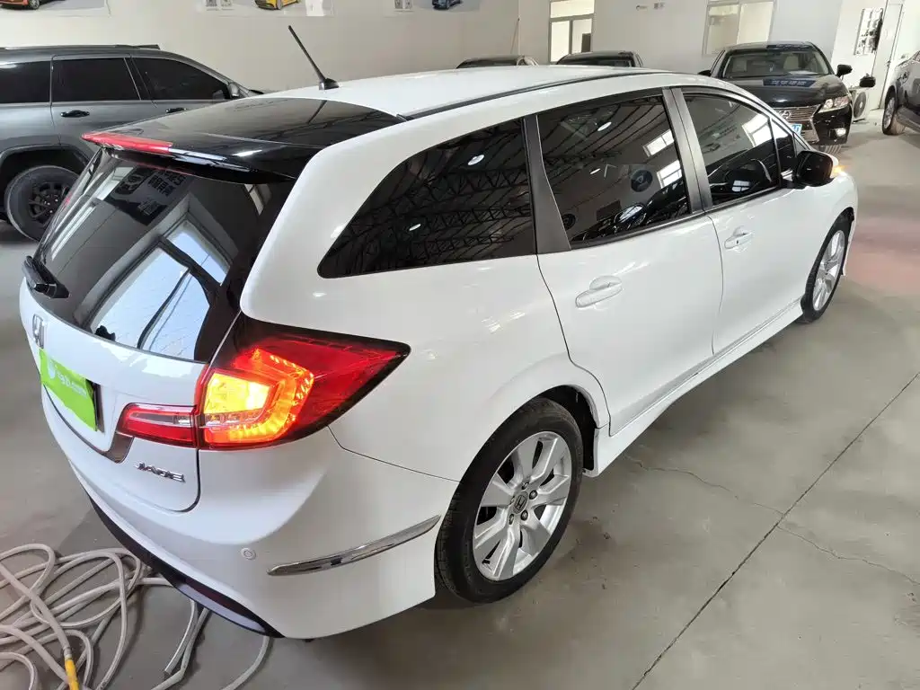 Jade 1.8 L Auto Comfort Elite 5-seat