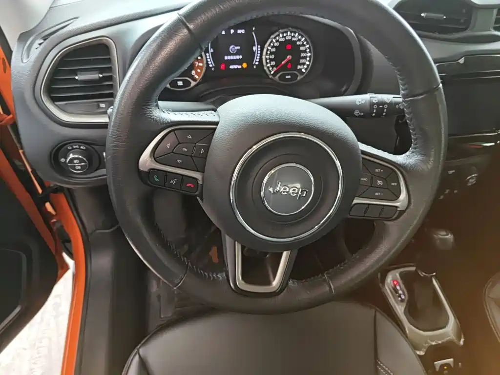 Renegade 自由侠 2019款 220 T 自动精英版