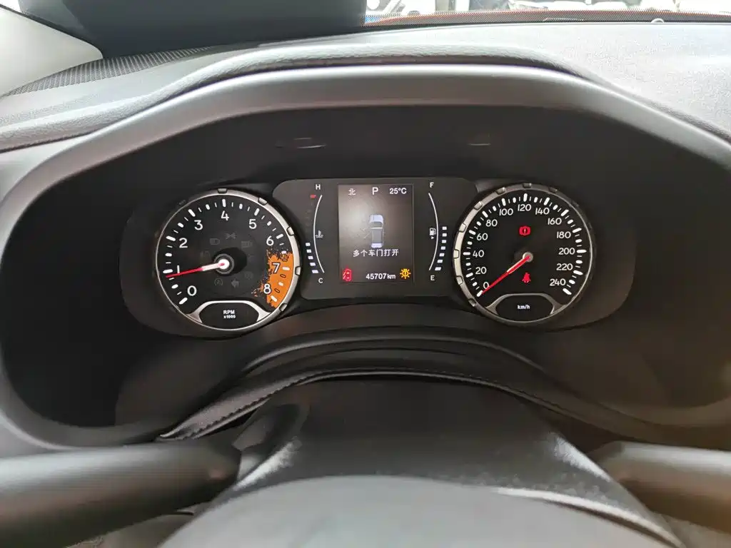 Renegade 自由侠 2019款 220 T 自动精英版